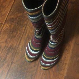 MUKLUKS RAIN PROOF BOOTS